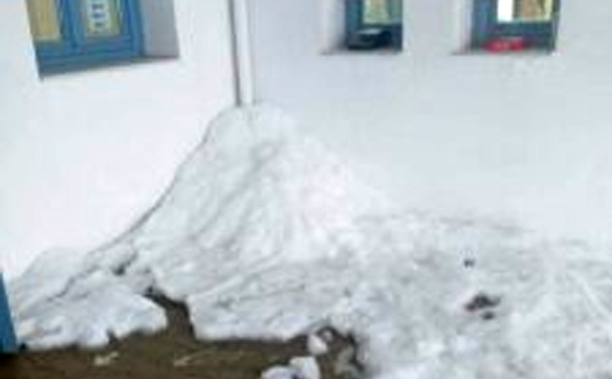 Σαντορίνη: Μάντρα δεν άντεξε την πίεση του νερού Σαντορίνη: Μάντρα δεν άντεξε την πίεση του νερού