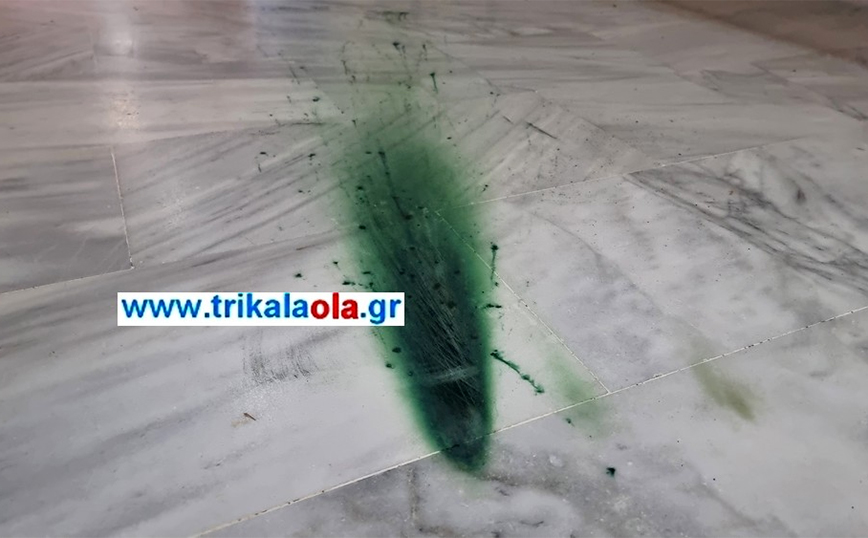 Τρίκαλα: Τα καπνογόνα που έριξαν μέσα στο σχολείο – μαθητές στο Νοσοκομείο Τρίκαλα: Τα καπνογόνα που έριξαν μέσα στο σχολείο – μαθητές στο Νοσοκομείο