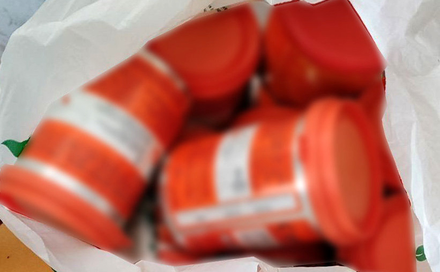 Τι βρήκε η ΕΛ.ΑΣ. σε 4 συνδέσμους οπαδών: Τσεκούρι, μαχαίρι, κοντάρια και φωτοβολίδες Τι βρήκε η ΕΛ.ΑΣ. σε 4 συνδέσμους οπαδών: Τσεκούρι, μαχαίρι, κοντάρια και φωτοβολίδες