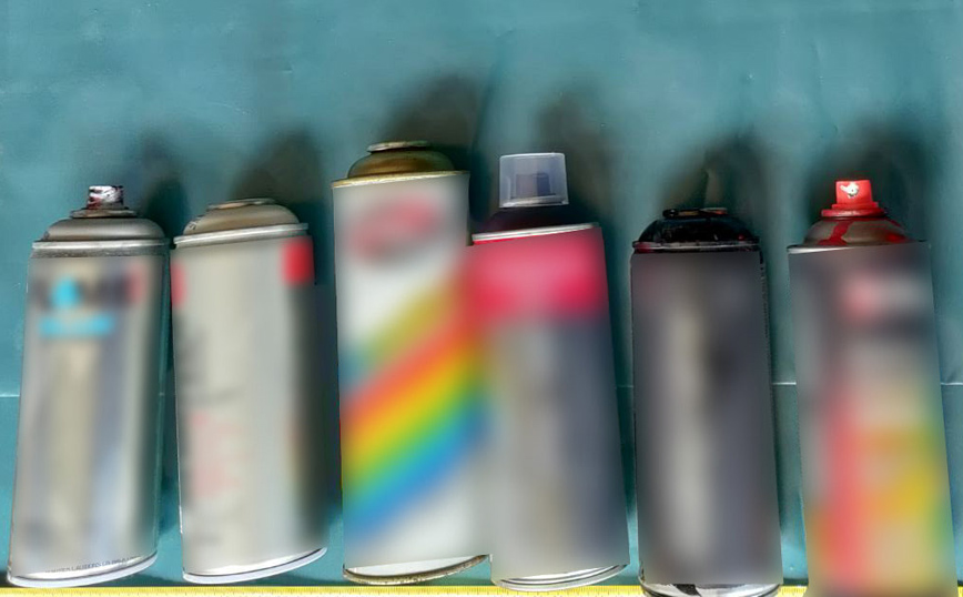 Τι βρήκε η ΕΛ.ΑΣ. σε 4 συνδέσμους οπαδών: Τσεκούρι, μαχαίρι, κοντάρια και φωτοβολίδες Τι βρήκε η ΕΛ.ΑΣ. σε 4 συνδέσμους οπαδών: Τσεκούρι, μαχαίρι, κοντάρια και φωτοβολίδες