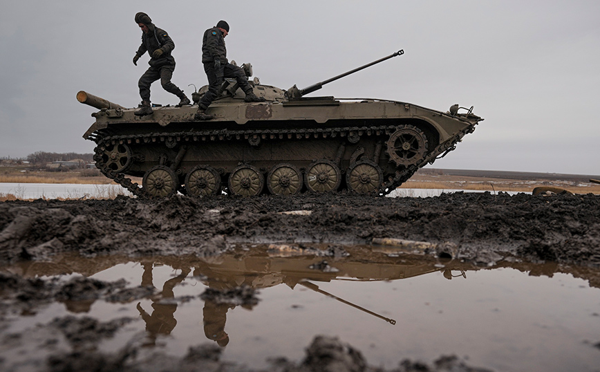 Πολεμικές προετοιμασίες στα σύνορα της Ουκρανίας Πολεμικές προετοιμασίες στα σύνορα της Ουκρανίας