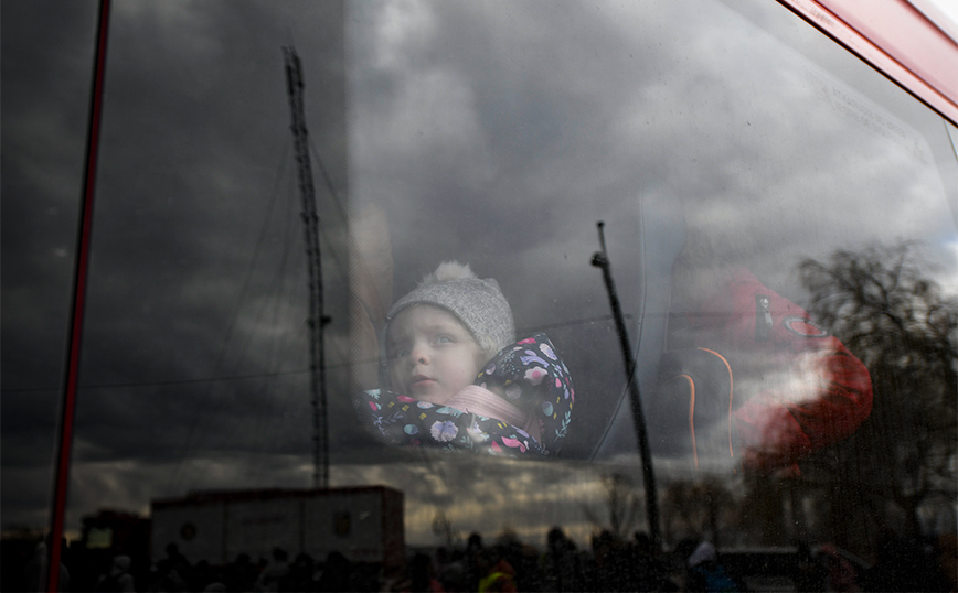 Πόλεμος στην Ουκρανία: Δεκάδες παιδιά στοιβαγμένα σε καταφύγιο – Συγκινητική εικόνα