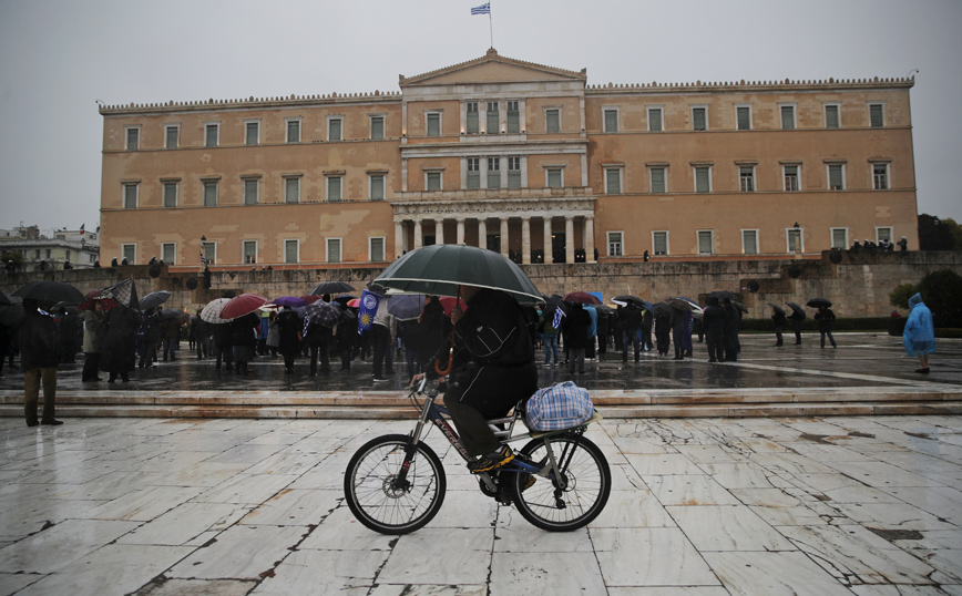 Καιρός: Καταιγίδες στην Αττική, μικρή πτώση της θερμοκρασίας