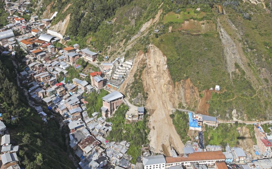 Τουλάχιστον επτά νεκροί από κατολίσθηση που έθαψε σπίτια στο βόρειο Περού