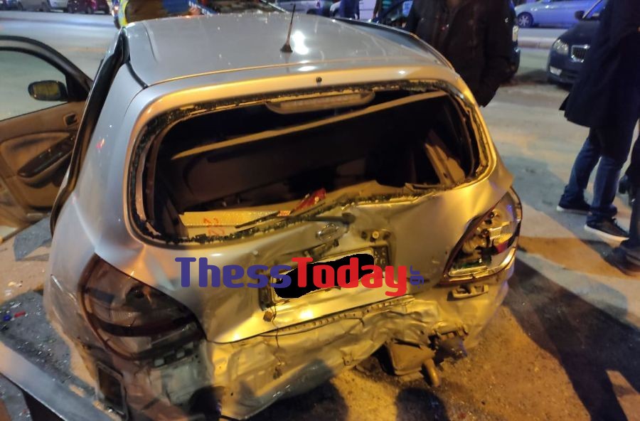 Θεσσαλονίκη: Λεωφορείο έπεσε πάνω σε αυτοκίνητα &#8211; Οι πρώτες εικόνες