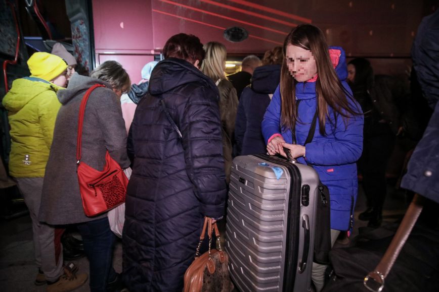 Πόλεμος στην Ουκρανία: Σε λειτουργία κέντρα καταγραφής Ουκρανών προσφύγων που φτάνουν στην Ελλάδα