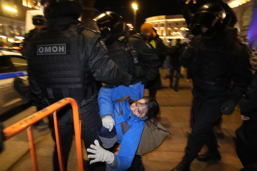 Ρωσίδα διαδηλώτρια κατά του πολέμου στην Ουκρανία Ρωσίδα διαδηλώτρια κατά του πολέμου στην Ουκρανία