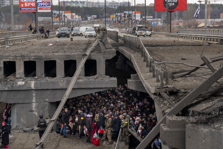 Πόλεμος στην Ουκρανία: Τουλάχιστον 1.170 οι άμαχοι νεκροί στη Μαριούπολη &#8211; «Λιώνουν το χιόνι για να πιουν νερό»