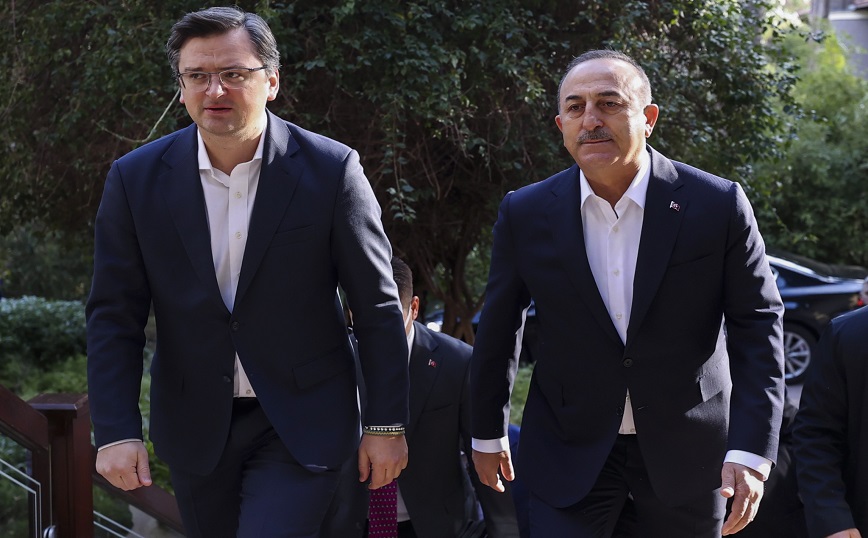 Τσαβούσογλου – Κουλέμπα: «Η Τουρκία μπορεί να είναι εγγυήτρια μίας συμφωνίας Ουκρανίας – Ρωσίας»