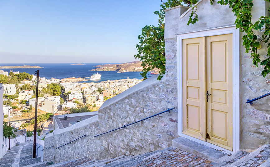 Η θέα από την Άνω Σύρο