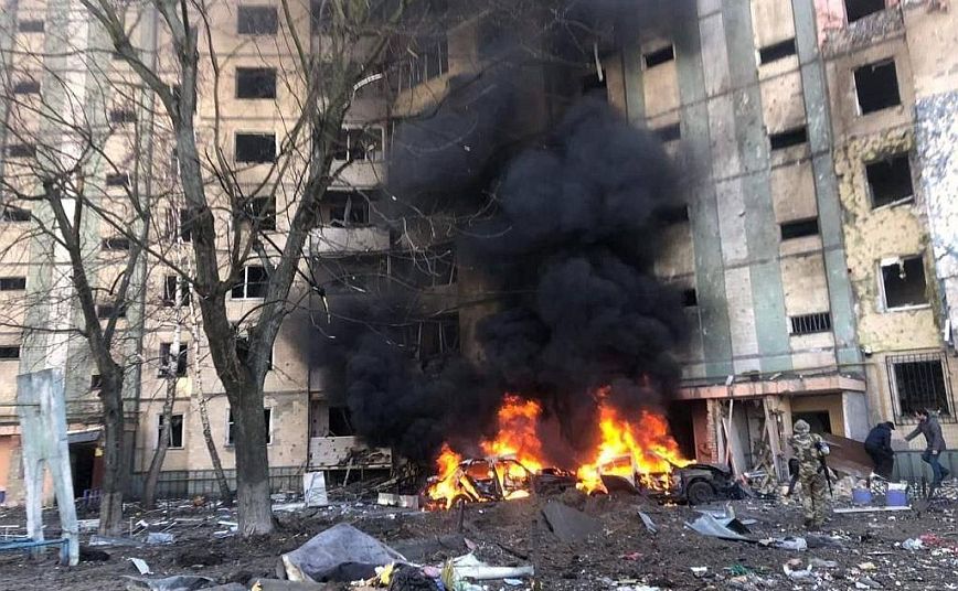 Πόλεμος στην Ουκρανία: Έκρηξη σε πολυκατοικία στο Κίεβο – Πέντε τραυματίες