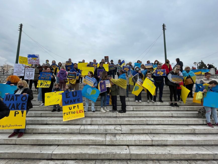Διαμαρτυρία Ουκρανών στο Σύνταγμα για τον πόλεμο στην πατρίδα τους