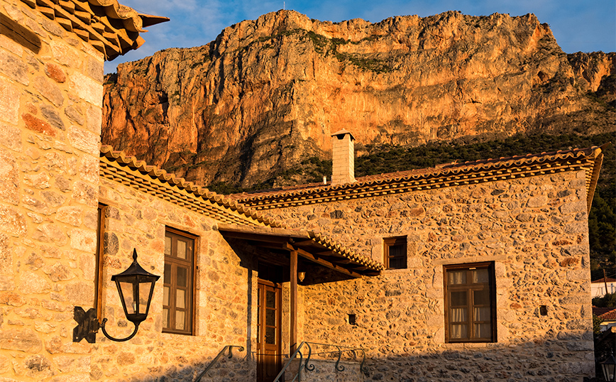 Πέτρινο σπίτι στο Λεωνίδιο Πέτρινο σπίτι στο Λεωνίδιο