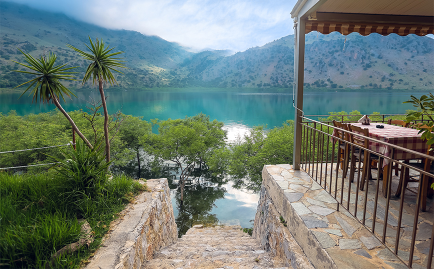 Θέα στη λίμνη Κουρνά Θέα στη λίμνη Κουρνά