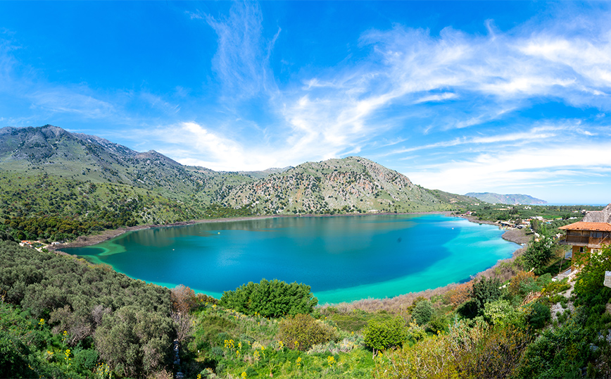 Πανοραμική άποψη της λίμνης Κουρνά Πανοραμική άποψη της λίμνης Κουρνά