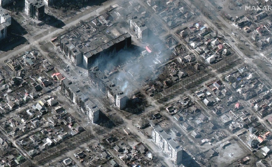 Συγκλονιστικές δορυφορικές εικόνες από την Μαριούπολη: «Θα την ισοπεδώσουν, θα γίνει στάχτη»