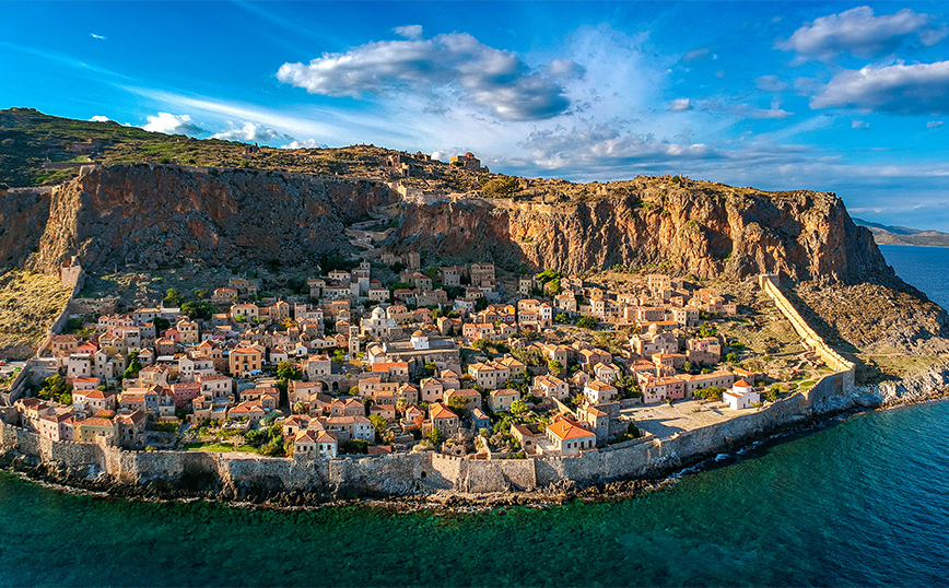 Η Μονεμβασιά από ψηλά Η Μονεμβασιά από ψηλά