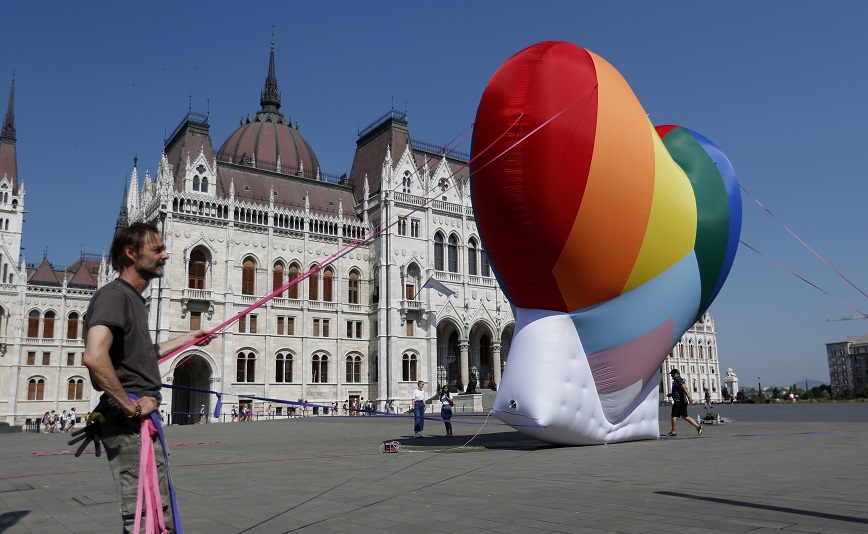 Ουγγαρία: Οργανώσεις ανθρωπίνων δικαιωμάτων καλούν σε «άκυρο» στο δημοψήφισμα για θέματα ΛΟΑΤΚΙ