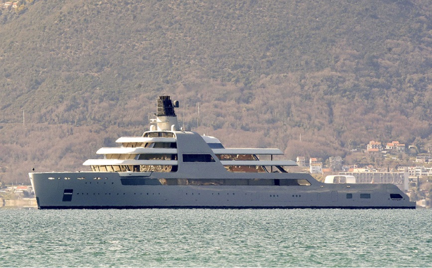 Ρόμαν Αμπράμοβιτς: Το γιοτ Solaris «έδεσε» στην Τουρκία – Ιστιοπλόοι εμπόδισαν την άφιξη