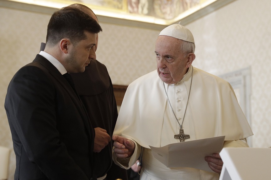 Πόλεμος στην Ουκρανία: Ο Ζελένσκι ζήτησε τη μεσολάβηση του πάπα Φραγκίσκου για τερματισμό του πολέμου