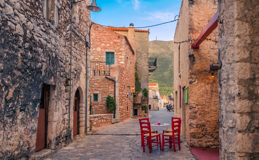 Χαρακτηριστικές μανιάτικες εικόνες στην Αρεόπολη Χαρακτηριστικές μανιάτικες εικόνες στην Αρεόπολη