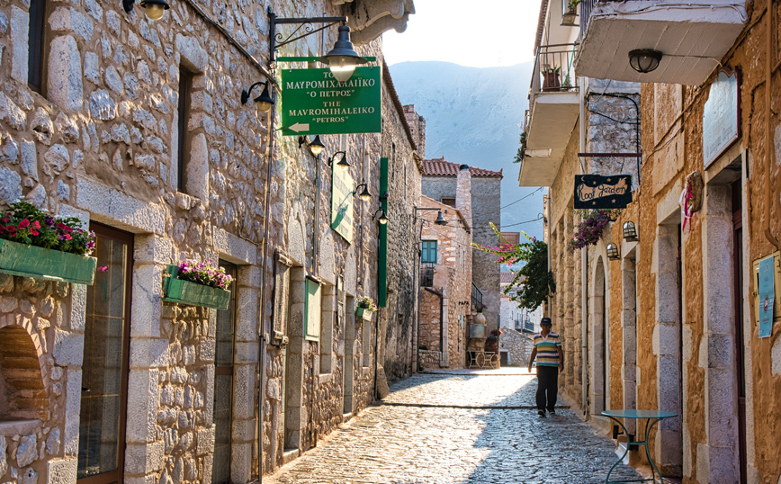 Πέτρινο σοκάκι στην Αρεόπολη Πέτρινο σοκάκι στην Αρεόπολη