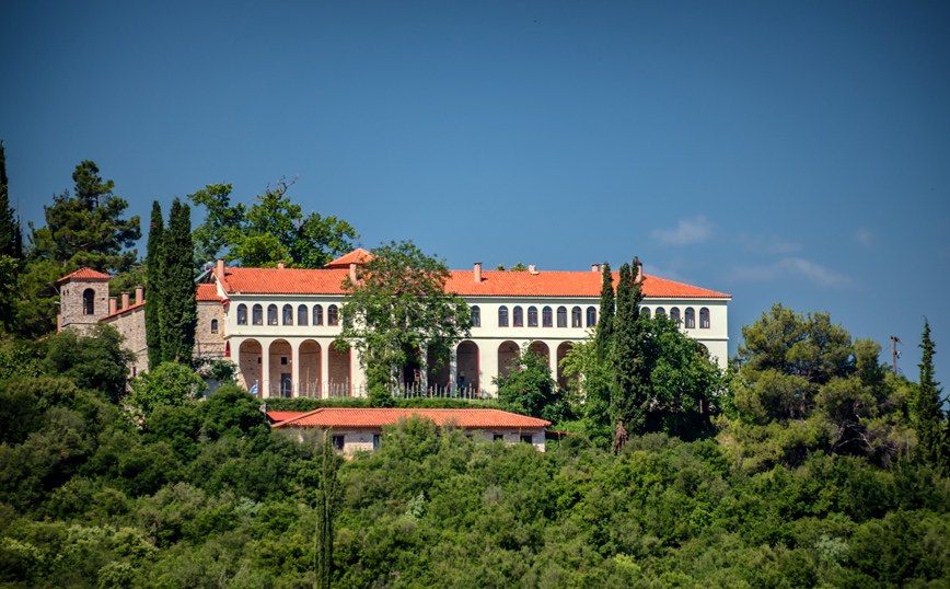 Η ιστορική Μονή Αγίας Λαύρας Η ιστορική Μονή Αγίας Λαύρας