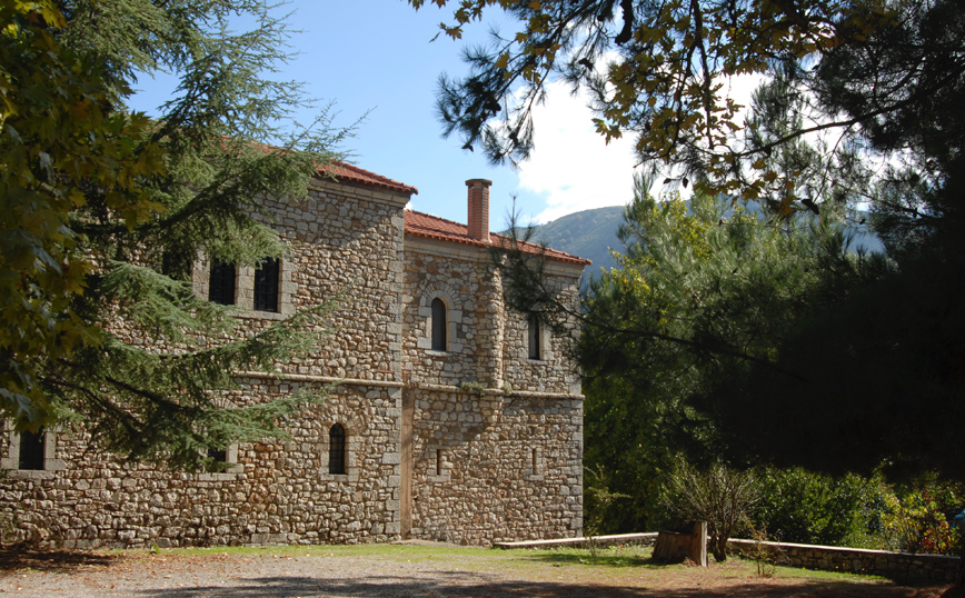 Η πέτρινη μονή της Αγίας Λαύρα Η πέτρινη μονή της Αγίας Λαύρα