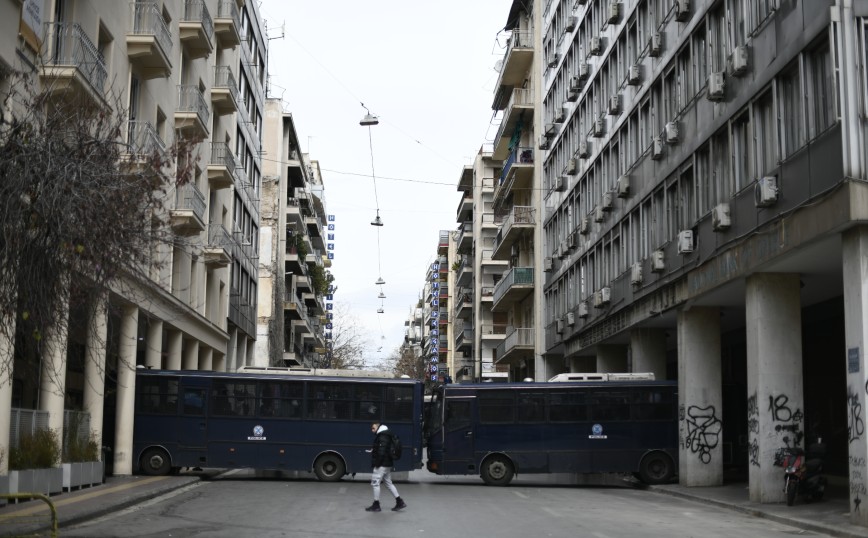 Στο υπουργείο Αγροτικής Ανάπτυξης οι αγρότες &#8211; Διακοπή κυκλοφορίας στις οδούς Μάρνης και Λιοσίων