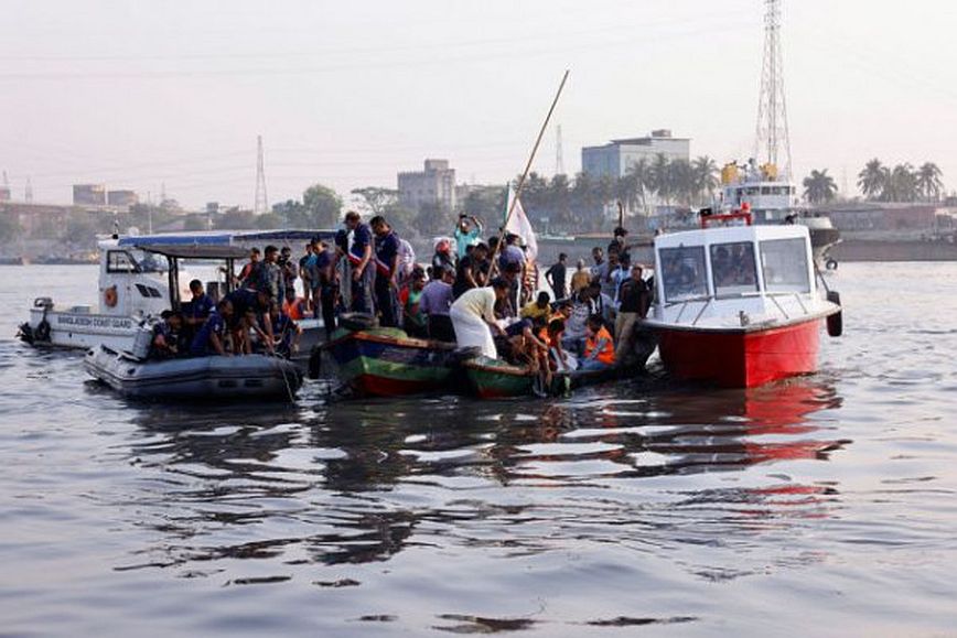Μπαγκλαντές: Τουλάχιστον 5 νεκροί και δεκάδες αγνοούμενοι από σύγκρουση πλοίων σε ποταμό
