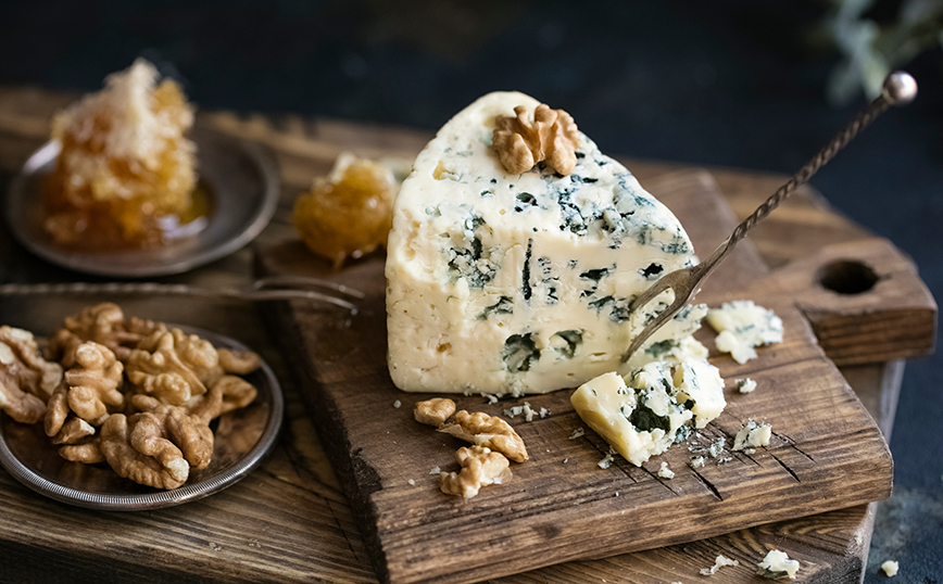 Μπλε τυρί με καρύδια