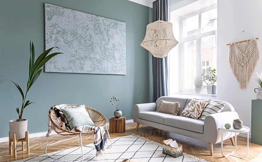 Φωτεινό σαλόνι με κρεμαστό χαλί Φωτεινό σαλόνι με κρεμαστό χαλί