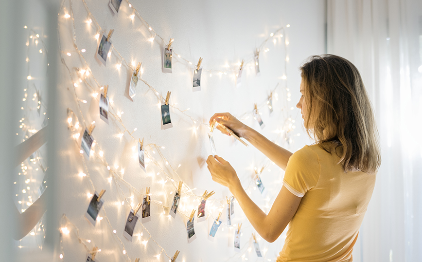 Φωτάκια και φωτογραφίες στον τοίχο Φωτάκια και φωτογραφίες στον τοίχο