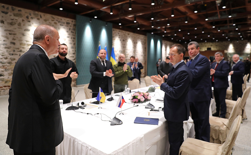 Συνομιλίες Ρωσίας – Ουκρανίας: «Συζητάμε για εγγυήσεις ασφαλείας και κατάπαυση του πυρός για ανθρωπιστικούς λόγους»
