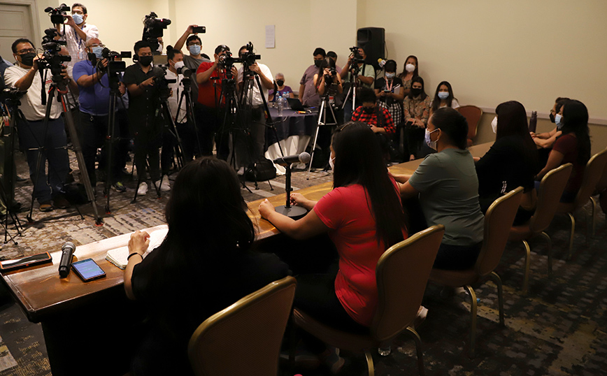 Συνέντευξη τύπου για γυναίκες που είναι φυλακισμένες λόγω αποβολής Συνέντευξη τύπου για γυναίκες που είναι φυλακισμένες λόγω αποβολής