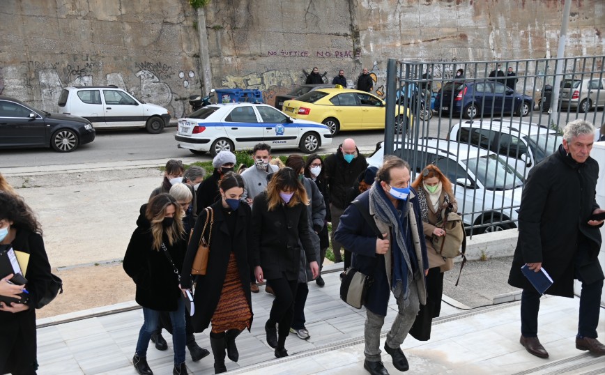 Πέτρος Φιλιππίδης: «Αν δεν έχει αποδημήσει εις Κύριο, θα είναι εδώ σε κάθε συνεδρίαση» είπε ο δικηγόρος του