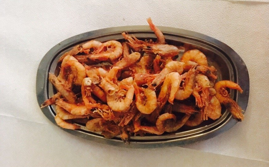 Γαριδάκια στο ουζερί του Λάκη Γαριδάκια στο ουζερί του Λάκη