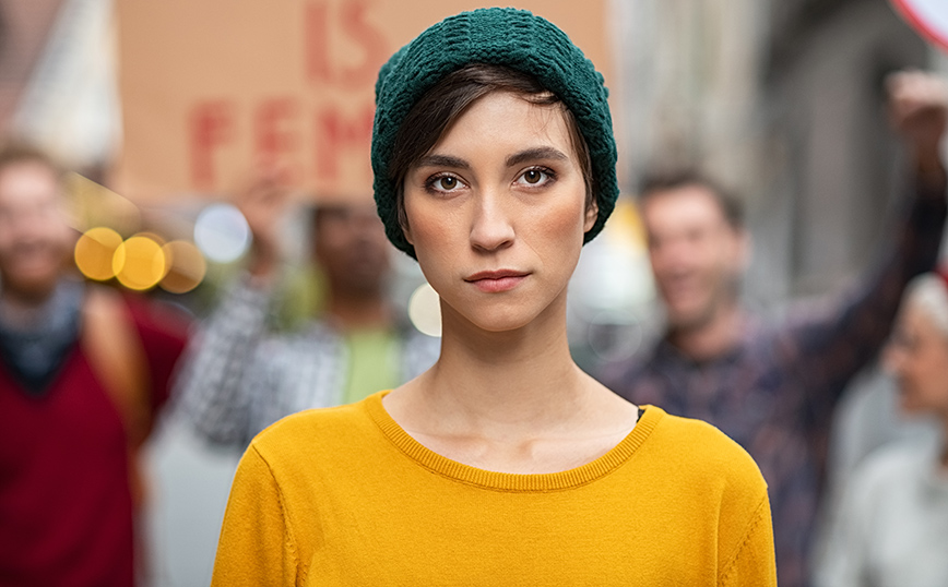 Γυναίκα σε διαδήλωση Γυναίκα σε διαδήλωση