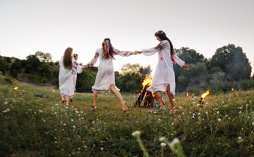 Μάγισσες σε τελετή Μάγισσες σε τελετή