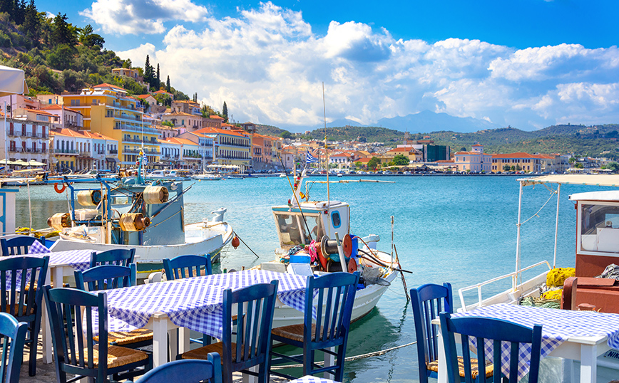 Ταβέρνες πλάι στο κύμα στο Γύθειο Ταβέρνες πλάι στο κύμα στο Γύθειο