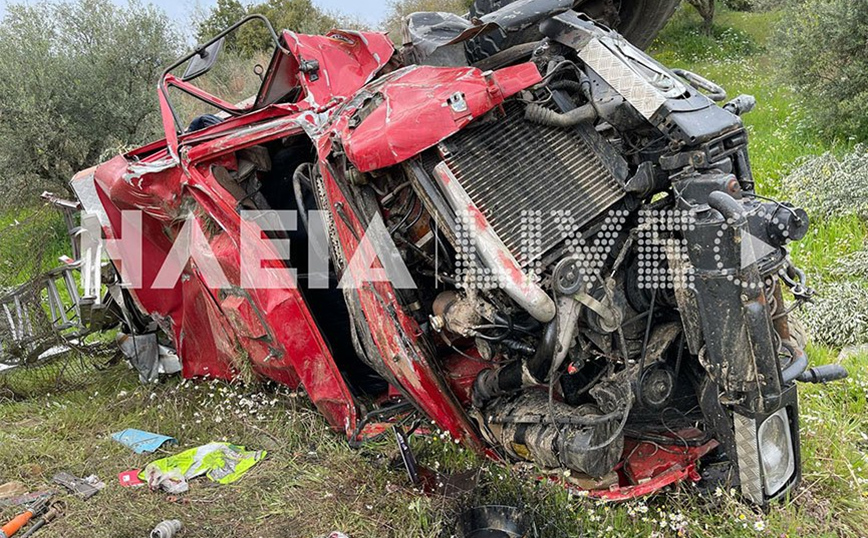 Αρχαία Ολυμπία: Εικόνες από την ανατροπή πυροσβεστικού – Τραυματίστηκαν δύο πυροσβέστες