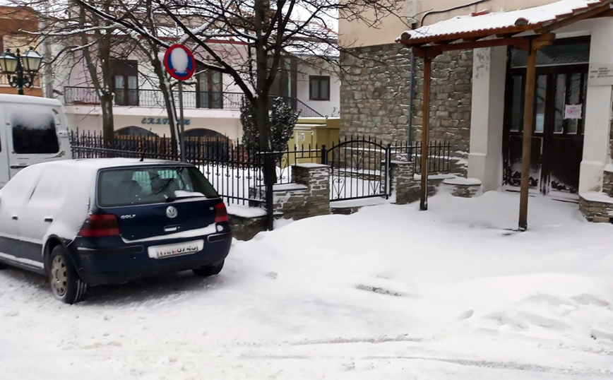 Σκεπασμένα από το χιόνι – πρωί Τετάρτης – τα ορεινά της Π.Ε. Λάρισας Σκεπασμένα από το χιόνι – πρωί Τετάρτης – τα ορεινά της Π.Ε. Λάρισας