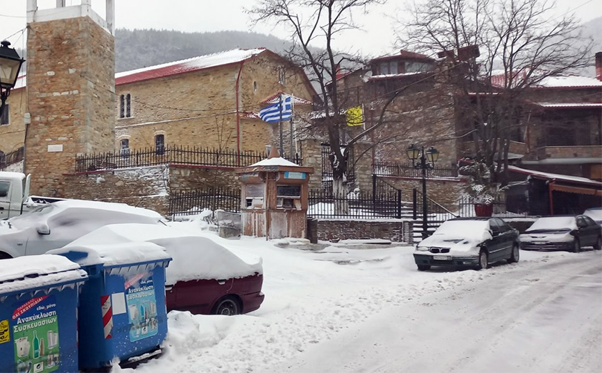 Σκεπασμένα από το χιόνι – πρωί Τετάρτης – τα ορεινά της Π.Ε. Λάρισας Σκεπασμένα από το χιόνι – πρωί Τετάρτης – τα ορεινά της Π.Ε. Λάρισας