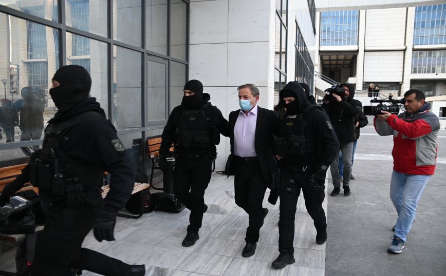 Δημήτρης Λιγνάδης: Έφτασε στο δικαστήριο ο κατηγορούμενος σκηνοθέτης &#8211; Δείτε εικόνες