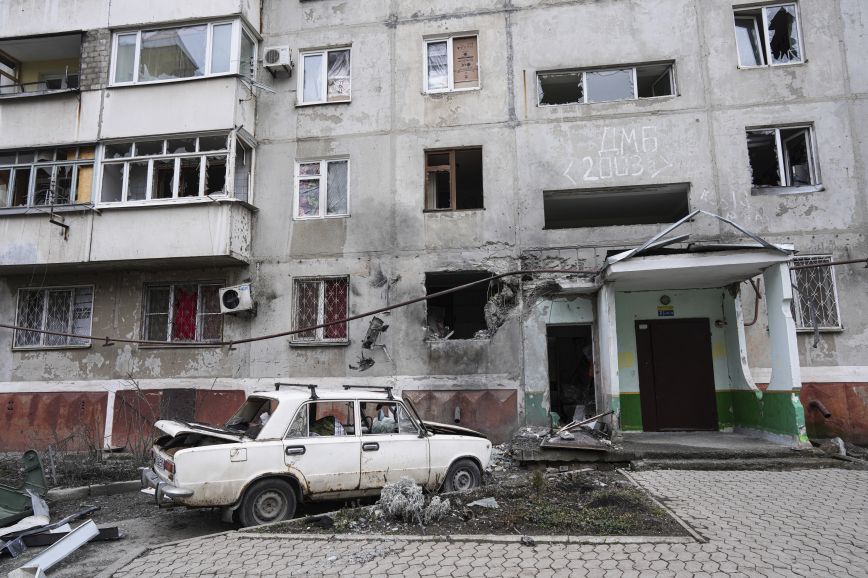 Πόλεμος στην Ουκρανία: Οι φιλορώσοι αυτονομιστές απειλούν να βομβαρδίσουν τη Μαριούπολη