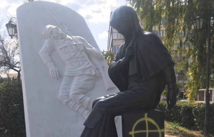 Βεβήλωσαν μνημείο στη μνήμη Σοβιετικών στρατιωτών – Καταδικάζει το υπουργείο Εξωτερικών