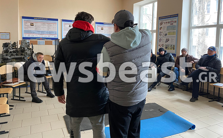 Πόλεμος στην Ουκρανία: Πολίτες εκπαιδεύονται στα όπλα στην Οδησσό Πόλεμος στην Ουκρανία: Πολίτες εκπαιδεύονται στα όπλα στην Οδησσό