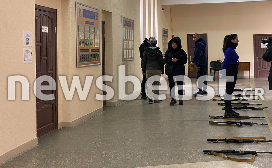 Πόλεμος στην Ουκρανία: Πολίτες εκπαιδεύονται στα όπλα στην Οδησσό Πόλεμος στην Ουκρανία: Πολίτες εκπαιδεύονται στα όπλα στην Οδησσό