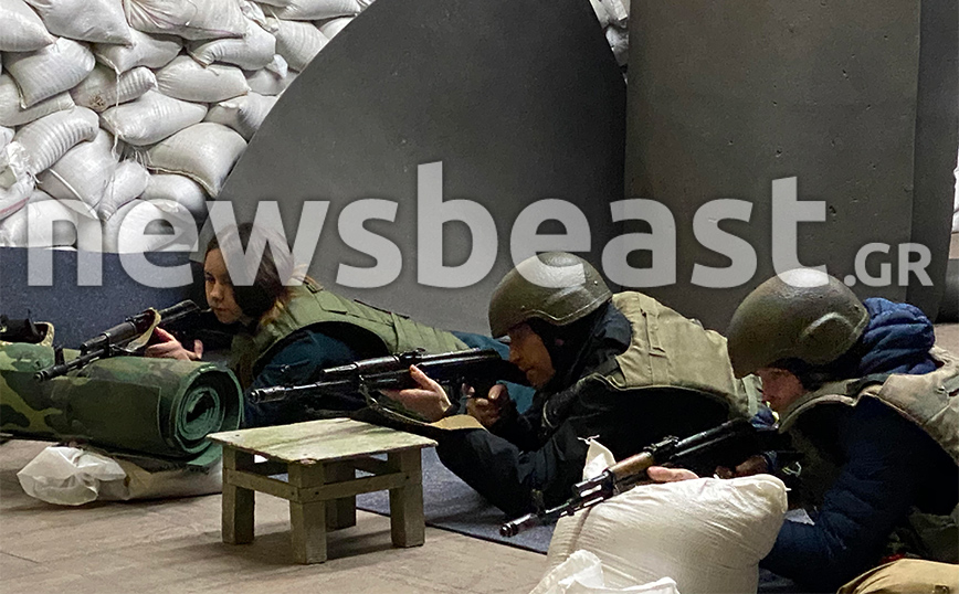 Πόλεμος στην Ουκρανία: Πολίτες εκπαιδεύονται στα όπλα στην Οδησσό Πόλεμος στην Ουκρανία: Πολίτες εκπαιδεύονται στα όπλα στην Οδησσό