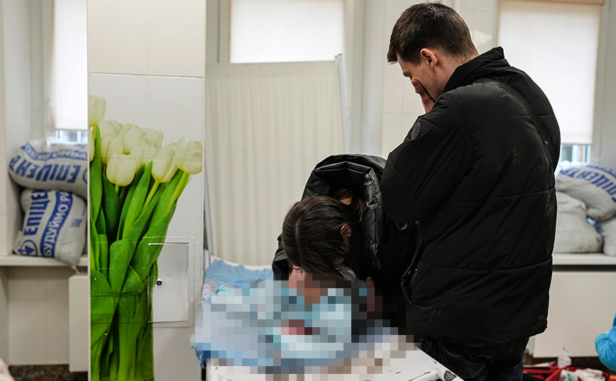 Ουκρανία Πόλεμος Γονείς με παιδί Ουκρανία Πόλεμος Γονείς με παιδί